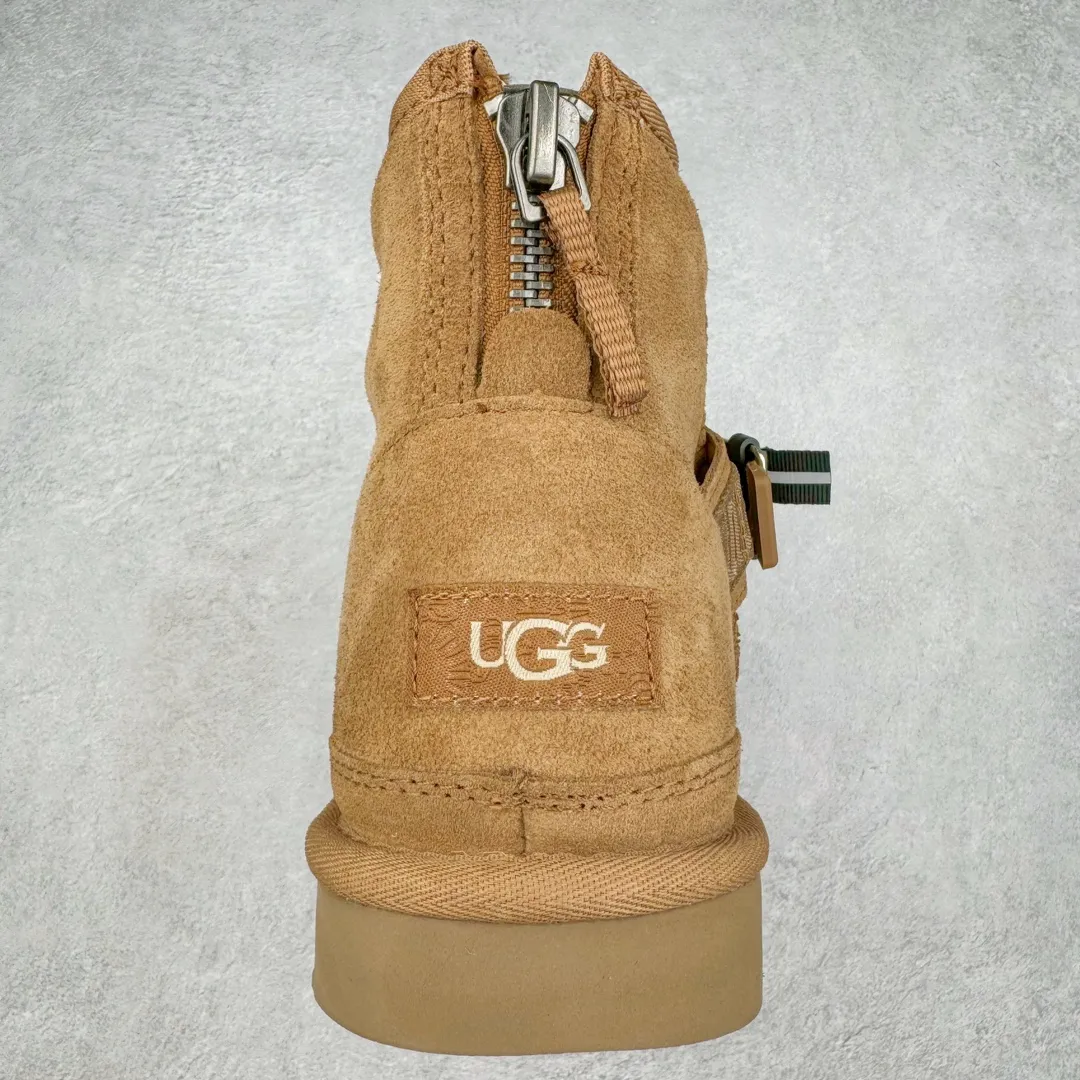 Pick up locally 💰640 UGG 5013 snap-on men's autumn and winter sheepskin and fur integrated snow boots. All shoes are made from the same factory as ZP. Longfeng A-grade Australian imported sheepskin and fur integrated men's boots. Brand OEM production line. Fully follow the ZP process. Original pattern maker of the OEM. Adhering to the principle of no original shoes and no development selection. Pay attention to every detail. The most authentic version on the market TREADLITE "Light Wing" technology outsole Lightweight/durable/flexible/pile size: 40 41 42 43 44 Coding: by3936050